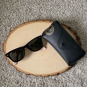 Ray Ban Classic Wayfarer Sunglasses